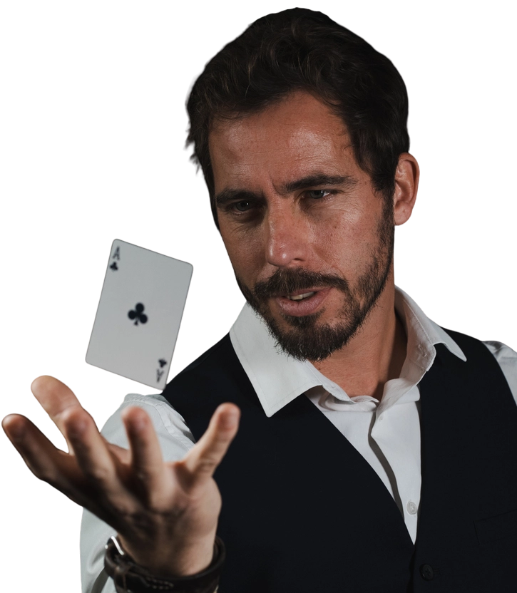 Wicka le magicien faisant léviter un as de trèfle