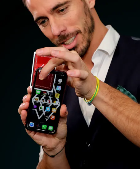 Prestation de magie digitale sur tablette par Wicka