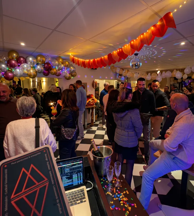 Magicien animant une soirée, de l'apéritif au show final