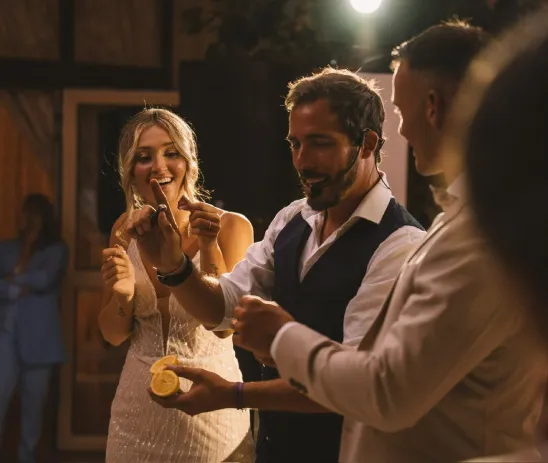 Magicien animant une soirée de mariage